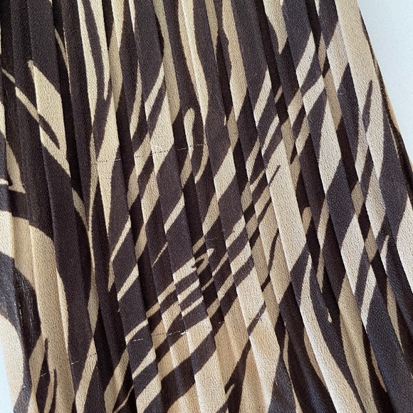 SOLD ON DEPOP Vintage Sheer Zebra Pattern Button Up Textured Blouse - Picture 8 of 9